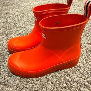Hunter Short Rain Boots - women’s 6